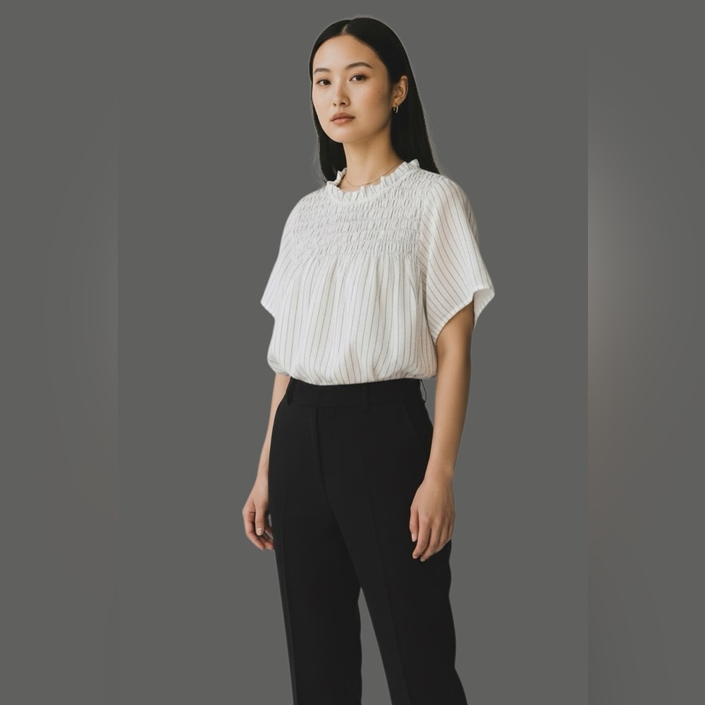Macy & Taylor Women’s Smocked White & Black Short Sleeve Top. Size S. SKU 025